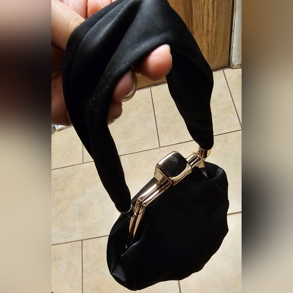 Gorgeous Black Satin Evening Handbag with Goldtone Turnlock closure EUC - Picture 4 of 8